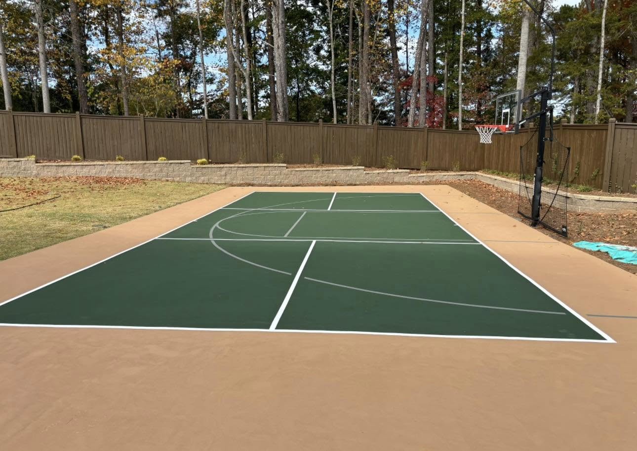 Nâng cấp sân bóng rổ - pickleball với 5 lớp sơn có 10% Hạt cao su TopSports trên nền nhựa